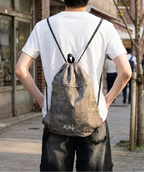 VISION STREET WEAR(ヴィジョンストリートウェア)の「【VISION STREET WEAR/ヴィジョンストリートウェア】スモーク加工ナップサック/ドローストリングバッグ(バックパック/リュック・メンズ・カーキ/ブラック・ONESIZE)」の2枚目の写真