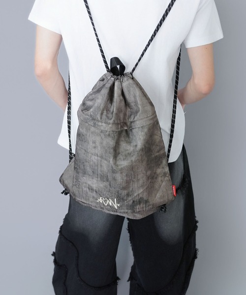 VISION STREET WEAR(ヴィジョンストリートウェア)の「【VISION STREET WEAR/ヴィジョンストリートウェア】スモーク加工ナップサック/ドローストリングバッグ(バックパック/リュック・メンズ・カーキ/ブラック・ONESIZE)」の8枚目の写真