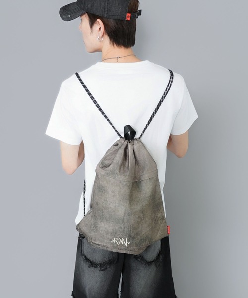 VISION STREET WEAR(ヴィジョンストリートウェア)の「【VISION STREET WEAR/ヴィジョンストリートウェア】スモーク加工ナップサック/ドローストリングバッグ(バックパック/リュック・メンズ・カーキ/ブラック・ONESIZE)」の7枚目の写真