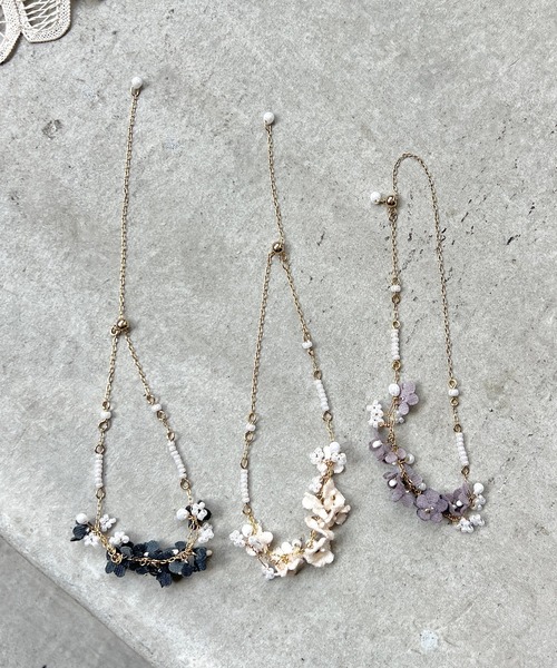 m.soeur（エムスール）の「ランタナとガラスビーズのブレスレット（ブレスレット・レディース・ホワイト/ブラック/グレー・FREE）」の6枚目の写真