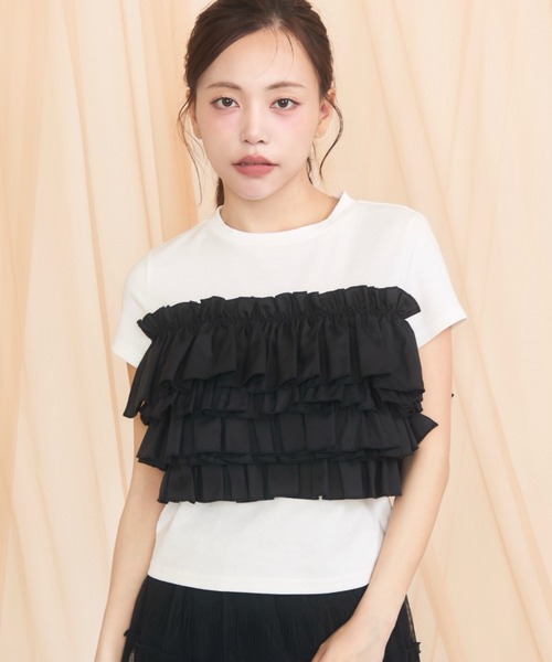 krahe（クレーエ）の「ティアードフリルドッキングTシャツ（Tシャツ/カットソー・レディース・ベージュ/ブラック・FREE）」の2枚目の写真