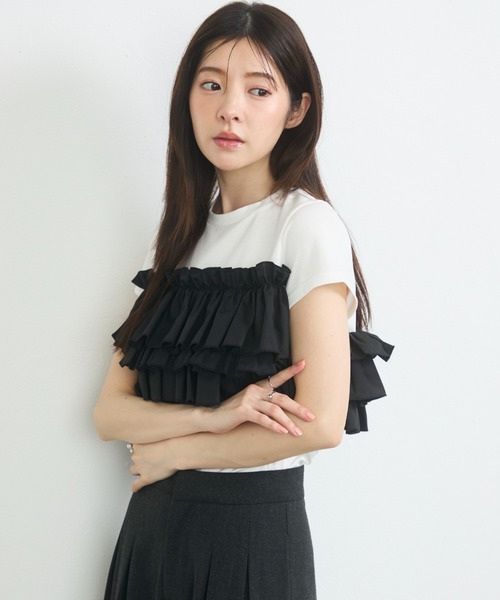 krahe（クレーエ）の「ティアードフリルドッキングTシャツ（Tシャツ/カットソー・レディース・ベージュ/ブラック・FREE）」の10枚目の写真