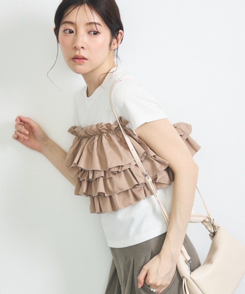 krahe（クレーエ）の「ティアードフリルドッキングTシャツ（Tシャツ/カットソー・レディース・ベージュ/ブラック・FREE）」の21枚目の写真