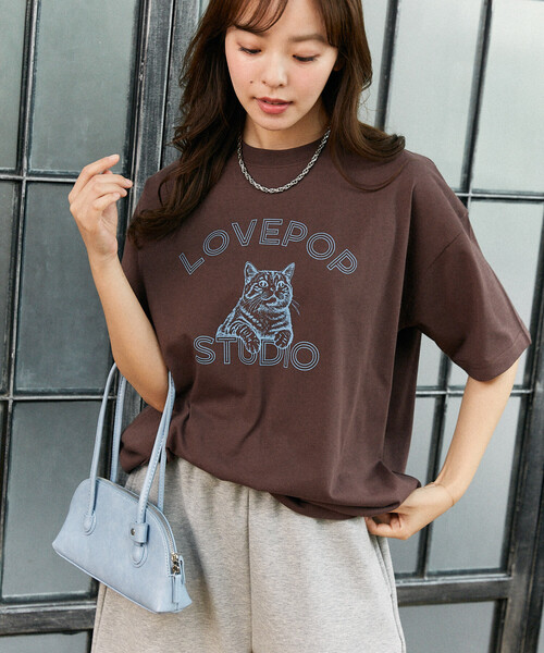 PUBLUX(パブリュクス)の「PUBLUX/パブリュクス <機能性素材>LOVEPOP キャット プリント Tシャツ 限定展開(Tシャツ/カットソー・レディース・ブラウン/ホワイト/グレー・MEDIUM/LARGE/SMALL)」の3枚目の写真
