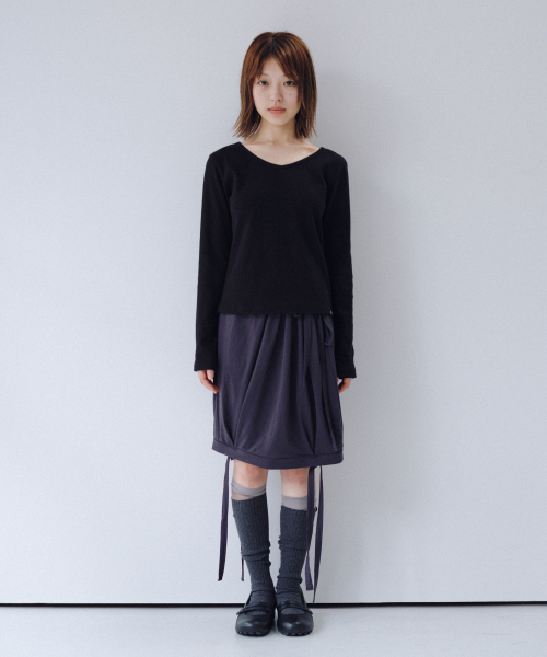 OHESHIO(オヘシオ)の「BASIC RIBBED V-NECK LONG SLEEVE, BLACK(Tシャツ/カットソー・レディース・その他・FREE)」の2枚目の写真