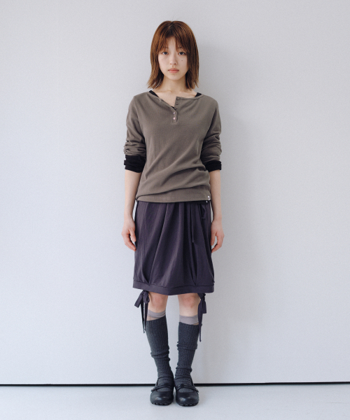 OHESHIO(オヘシオ)の「BASIC RIBBED V-NECK LONG SLEEVE, BLACK(Tシャツ/カットソー・レディース・その他・FREE)」の3枚目の写真
