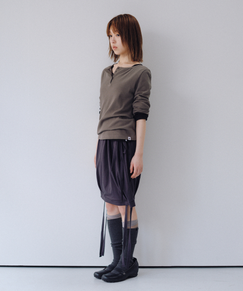 OHESHIO(オヘシオ)の「BASIC RIBBED V-NECK LONG SLEEVE, BLACK(Tシャツ/カットソー・レディース・その他・FREE)」の4枚目の写真