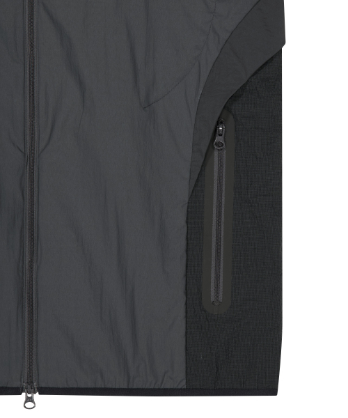 OJOS（オホス）の「Paneled Lightweight Windbreaker / Charcoal（ナイロンジャケット・レディース・その他・1/2/3）」の5枚目の写真