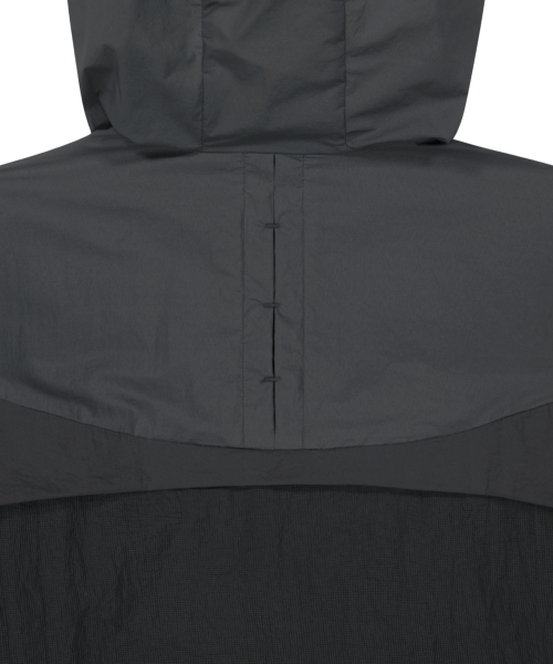OJOS（オホス）の「Paneled Lightweight Windbreaker / Charcoal（ナイロンジャケット・レディース・その他・1/2/3）」の6枚目の写真
