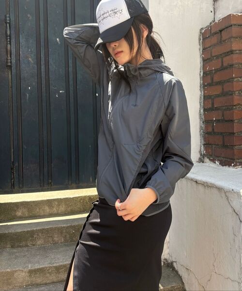 OJOS（オホス）の「Paneled Lightweight Windbreaker / Charcoal（ナイロンジャケット・レディース・その他・1/2/3）」の8枚目の写真