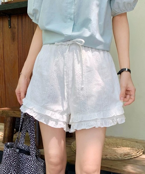 shopnikoniko(ショップニコニコ)の「パンチングレース ダブルフリルヘム ショートパンツ(その他パンツ・レディース・ホワイト・フリー)」の1枚目の写真