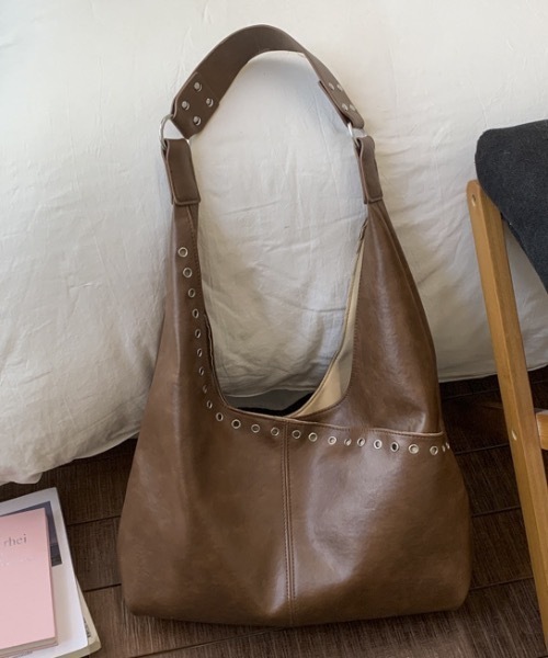 Teem Store(チームストア)の「【スタッズ付き】 カジュアルショルダーバッグ A4サイズ 大容量(ショルダーバッグ・レディース・ピンク/ホワイト/ブラウン/ブラック・F)」の18枚目の写真