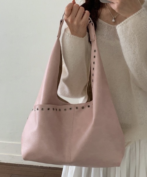 Teem Store(チームストア)の「【スタッズ付き】 カジュアルショルダーバッグ A4サイズ 大容量(ショルダーバッグ・レディース・ピンク/ホワイト/ブラウン/ブラック・F)」の22枚目の写真