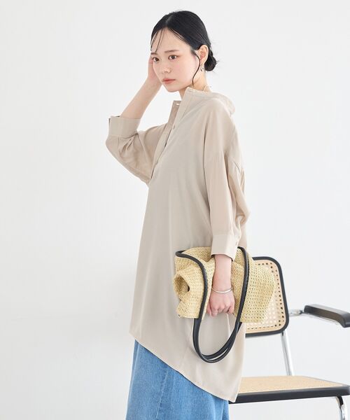 earth music&ecology(アースミュージックアンドエコロジー)の「スタンドカラーオーバーチュニックシャツ(シャツ/ブラウス・レディース・ベージュ/オフホワイト/サックスブルー・FREE)」の11枚目の写真