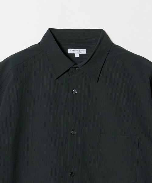 A DAY IN THE LIFE UNITED ARROWS(アデイインザライフユナイテッドアローズ)の「ドライ サッカーリラックス レギュラーカラーシャツ-吸水速乾・ストレッチ-<A DAY IN THE LIFE>(シャツ/ブラウス・メンズ・ベージュ/ネイビー/ダークグレー・M/L)」の6枚目の写真