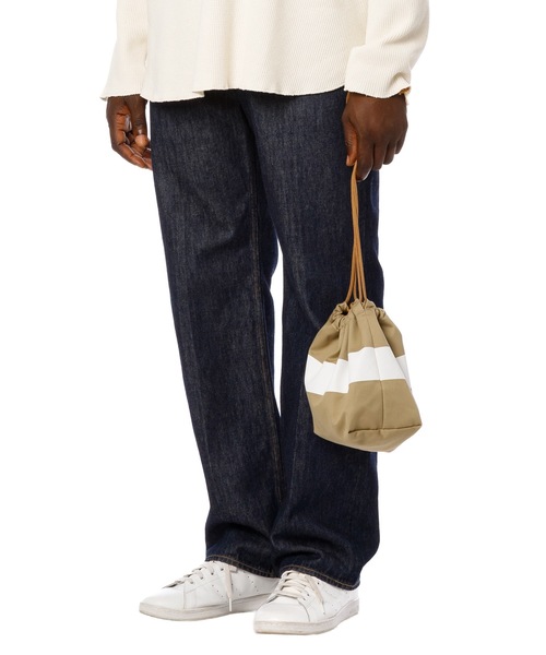 DAILY STANDARD by SANDINISTA(デイリースタンダードバイサンディニスタ)の「Chino Drawstring Line Print Bag / ラインプリント入り巾着(ショルダーバッグ・メンズ・ベージュ系その他/ベージュ系その他2・FREE)」の11枚目の写真