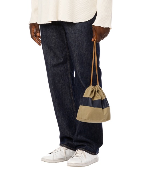 DAILY STANDARD by SANDINISTA(デイリースタンダードバイサンディニスタ)の「Chino Drawstring Line Print Bag / ラインプリント入り巾着(ショルダーバッグ・メンズ・ベージュ系その他/ベージュ系その他2・FREE)」の9枚目の写真