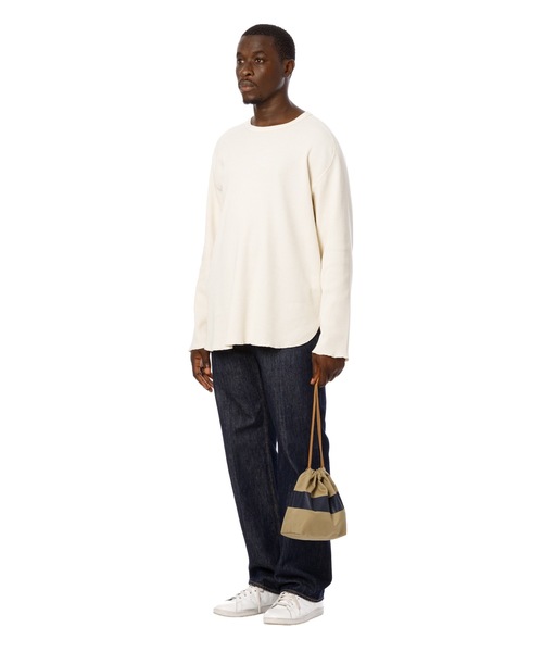 DAILY STANDARD by SANDINISTA(デイリースタンダードバイサンディニスタ)の「Chino Drawstring Line Print Bag / ラインプリント入り巾着(ショルダーバッグ・メンズ・ベージュ系その他/ベージュ系その他2・FREE)」の4枚目の写真
