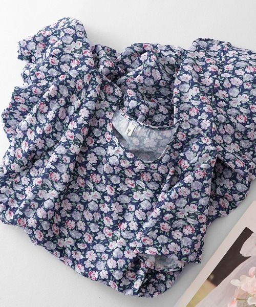 LUCPY(ラクピー)の「小花柄フレアロングワンピース(ワンピース・レディース・ブルー・XX-LARGE/X-LARGE/LARGE/MEDIUM)」の3枚目の写真