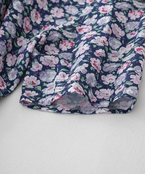 LUCPY(ラクピー)の「小花柄フレアロングワンピース(ワンピース・レディース・ブルー・XX-LARGE/X-LARGE/LARGE/MEDIUM)」の4枚目の写真
