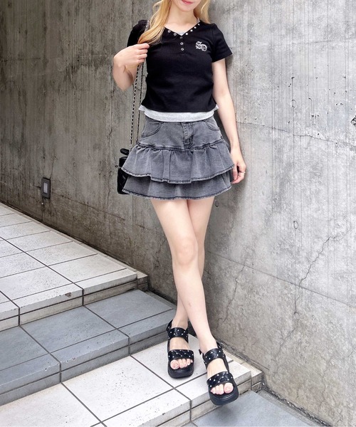 INGNI（イング）の「ヘンリーネックレイヤードラインストーンロゴリブトップス（Tシャツ/カットソー・レディース・グレー系その他3/ホワイト×ブラック/ブラック×グレー/ブラック系5・M）」の16枚目の写真