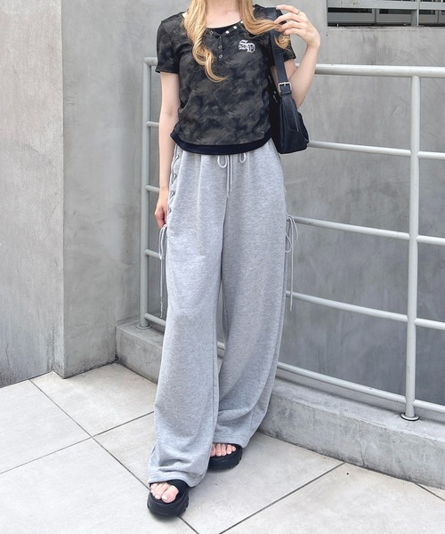 INGNI（イング）の「ヘンリーネックレイヤードラインストーンロゴリブトップス（Tシャツ/カットソー・レディース・グレー系その他3/ホワイト×ブラック/ブラック×グレー/ブラック系5・M）」の21枚目の写真