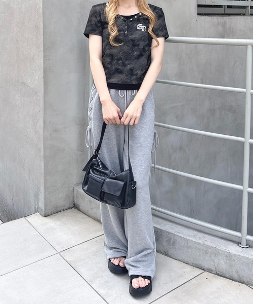 INGNI（イング）の「ヘンリーネックレイヤードラインストーンロゴリブトップス（Tシャツ/カットソー・レディース・グレー系その他3/ホワイト×ブラック/ブラック×グレー/ブラック系5・M）」の22枚目の写真