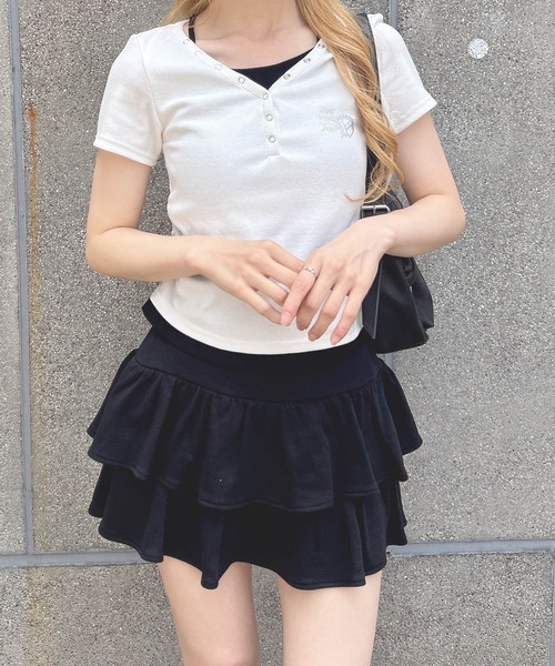 INGNI（イング）の「ヘンリーネックレイヤードラインストーンロゴリブトップス（Tシャツ/カットソー・レディース・グレー系その他3/ホワイト×ブラック/ブラック×グレー/ブラック系5・M）」の5枚目の写真
