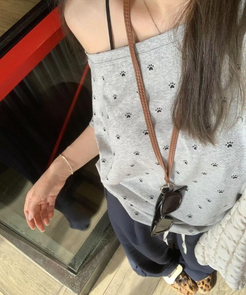 Ritzy（リッツィー）の「オフショルダー半袖 T シャツ（Tシャツ/カットソー・レディース・グレー・M/S/L）」の3枚目の写真