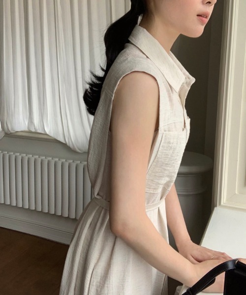Aelina(エリナ)の「襟付きベルト付きノースリーブワンピース(シャツワンピース・レディース・ブラウン/ベージュ/ネイビー・FREE)」の11枚目の写真