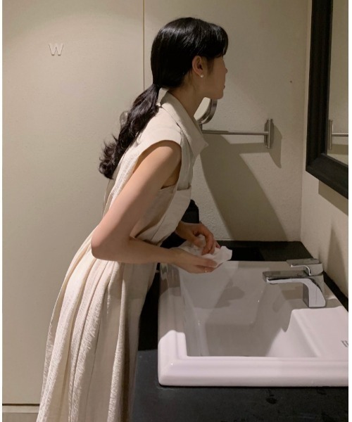 Aelina（エリナ）の「襟付きベルト付きノースリーブワンピース（シャツワンピース・レディース・ブラウン/ベージュ/ネイビー・FREE）」の18枚目の写真