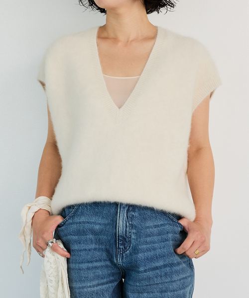 IENA LA BOUCLE(イエナラブークル)の「IENA LA BOUCLE フォックス カシミヤ V ベスト(ベスト・レディース・グレー/ホワイト/ブラック・FREE)」の2枚目の写真