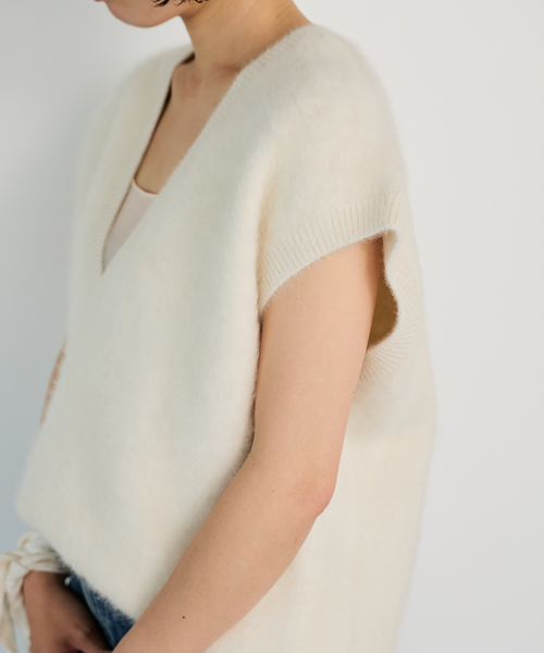 IENA LA BOUCLE(イエナラブークル)の「IENA LA BOUCLE フォックス カシミヤ V ベスト(ベスト・レディース・グレー/ホワイト/ブラック・FREE)」の13枚目の写真
