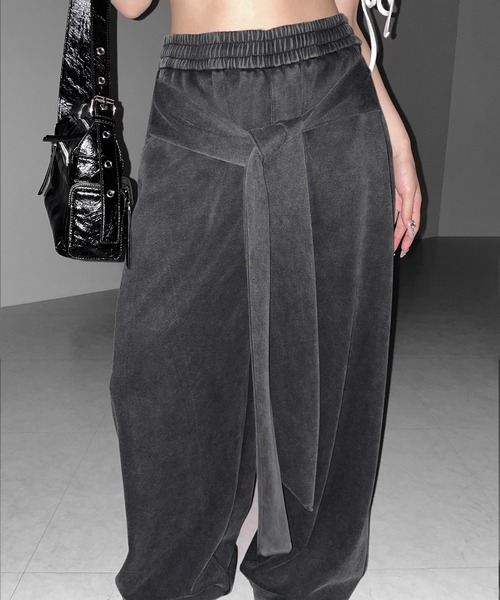 me+em select（ミームセレクト）の「フェイクレイヤードピグメントスウェットワイドパンツ ／ fake layered pigment sweat wide pants（スウェットパンツ・レディース・ブラック・FREE）」の6枚目の写真
