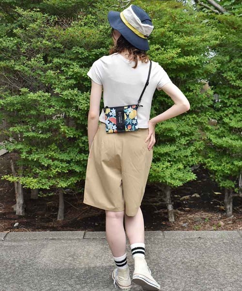 KiU(キウ)の「【KiU and BleuBleuet】KiUエチケットポーチ(ショルダーバッグ・レディース・ブルー系その他/ネイビー/ネイビー系・FREE)」の9枚目の写真