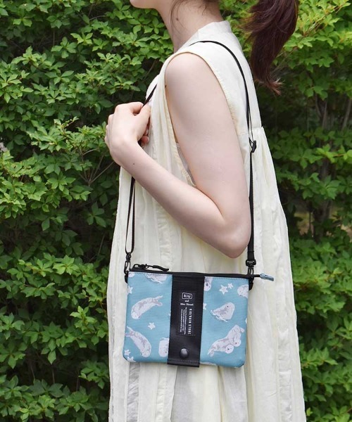KiU(キウ)の「【KiU and BleuBleuet】KiUエチケットポーチ(ショルダーバッグ・レディース・ブルー系その他/ネイビー/ネイビー系・FREE)」の5枚目の写真