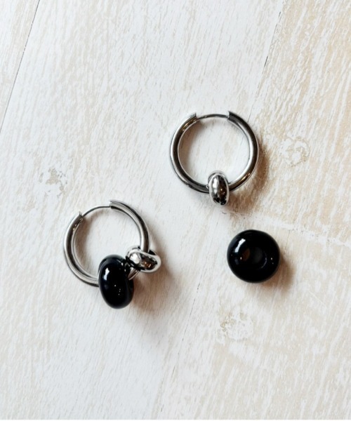 lit.Cy（リットシー）の「ジェムストーン チャーム ボリュームフープピアス（ピアス（両耳用）・メンズ・ブラウン/ホワイト/ブラック・FREE）」の3枚目の写真