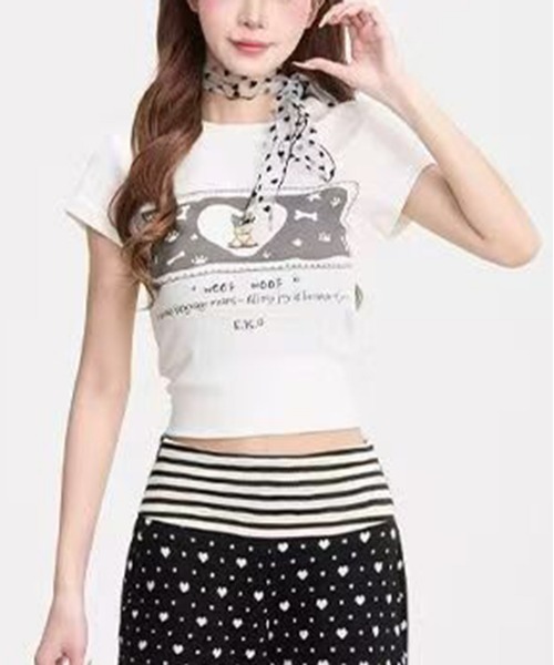 AsheKsha（アシクシャ）の「ハート柄のワンちゃんプリント スリムフィット半袖Tシャツ（Tシャツ/カットソー・レディース・ホワイト・M）」の4枚目の写真