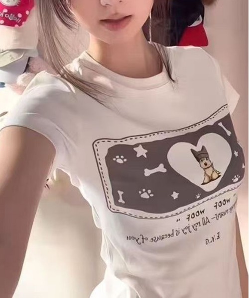 AsheKsha（アシクシャ）の「ハート柄のワンちゃんプリント スリムフィット半袖Tシャツ（Tシャツ/カットソー・レディース・ホワイト・M）」の6枚目の写真