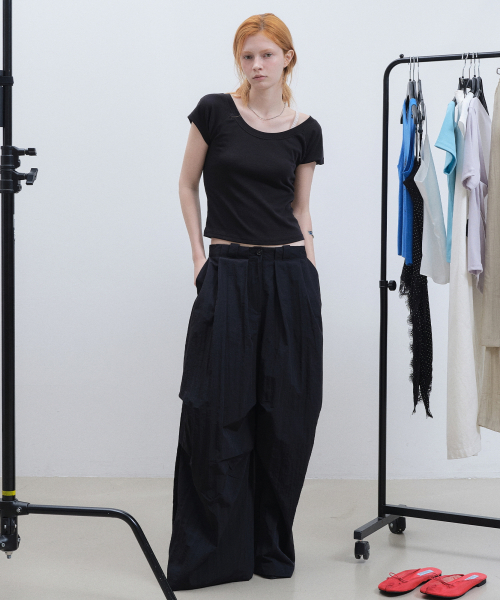NICK&NICOLE（ニックアンドニコール）の「VOLUME TUCK WIDE PANTS_BLACK（スウェットパンツ・レディース・その他・FREE）」の2枚目の写真