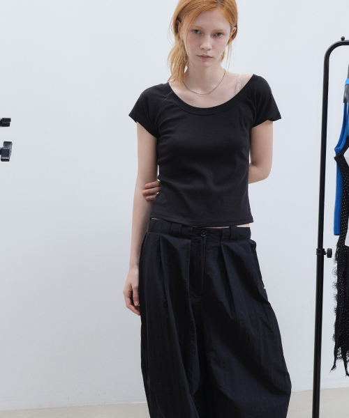NICK&NICOLE（ニックアンドニコール）の「VOLUME TUCK WIDE PANTS_BLACK（スウェットパンツ・レディース・その他・FREE）」の4枚目の写真