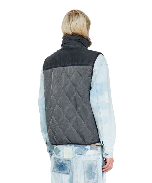 DIESEL(ディーゼル)の「メンズ ジップアップベスト J-ALVAR(ナイロンジャケット・メンズ・グレー・48/44/50/52/46)」の4枚目の写真