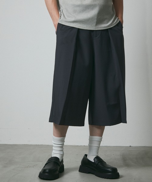 DAZE（デイズ）の「ポリエステルツイル タックワイド ショートスラックス（スラックス・メンズ・ブラック/チャコールグレー・SMALL/MEDIUM/LARGE/X-LARGE）」の16枚目の写真