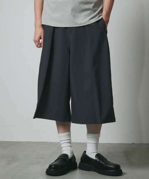DAZE（デイズ）の「ポリエステルツイル タックワイド ショートスラックス（スラックス・メンズ・ブラック/チャコールグレー・SMALL/MEDIUM/LARGE/X-LARGE）」の17枚目の写真