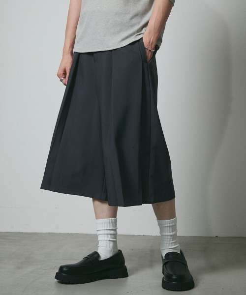 DAZE（デイズ）の「ポリエステルツイル タックワイド ショートスラックス（スラックス・メンズ・ブラック/チャコールグレー・SMALL/MEDIUM/LARGE/X-LARGE）」の19枚目の写真