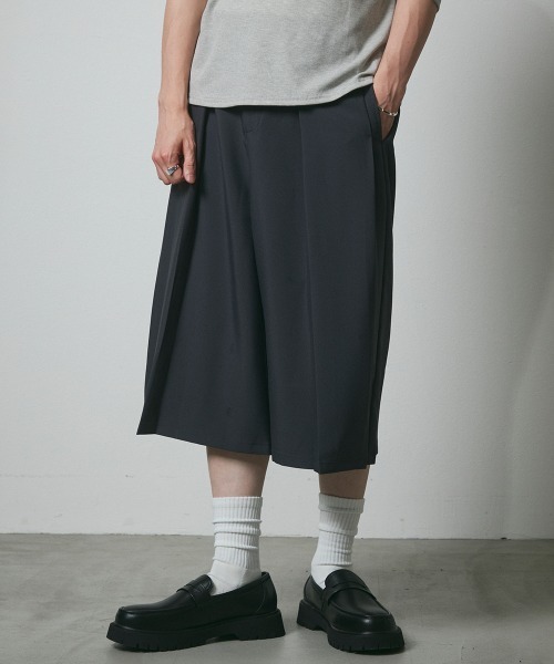DAZE（デイズ）の「ポリエステルツイル タックワイド ショートスラックス（スラックス・メンズ・ブラック/チャコールグレー・SMALL/MEDIUM/LARGE/X-LARGE）」の21枚目の写真