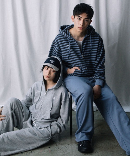 ALAND（エーランド）の「【UNISEX】ALAND×UMBRO／裏毛パーカー（パーカー・レディース・ブルー/ブラック/グレー・LARGE/SMALL）」の5枚目の写真