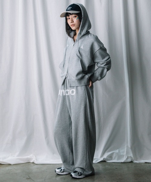 ALAND（エーランド）の「【UNISEX】ALAND×UMBRO／裏毛パーカー（パーカー・レディース・ブルー/ブラック/グレー・LARGE/SMALL）」の8枚目の写真