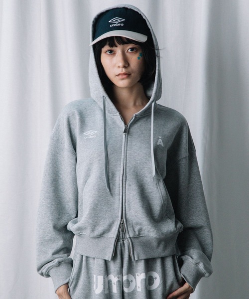 ALAND（エーランド）の「【UNISEX】ALAND×UMBRO／裏毛パーカー（パーカー・レディース・ブルー/ブラック/グレー・LARGE/SMALL）」の9枚目の写真