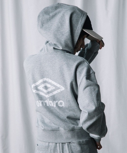 ALAND（エーランド）の「【UNISEX】ALAND×UMBRO／裏毛パーカー（パーカー・レディース・ブルー/ブラック/グレー・LARGE/SMALL）」の11枚目の写真